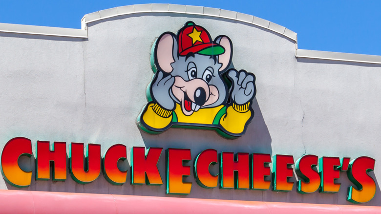 Chuck E. Cheese exterior