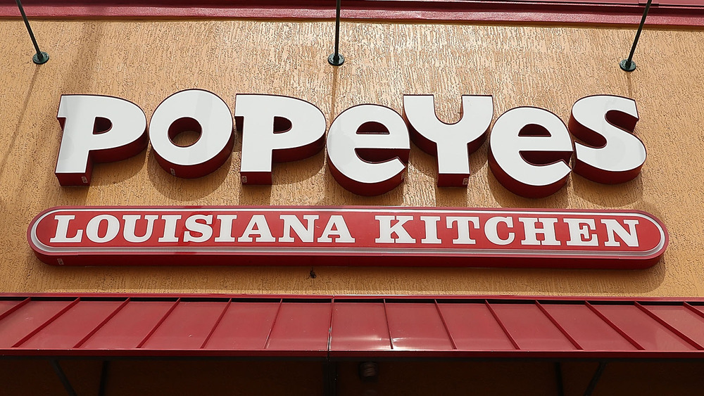 A Popeyes sign