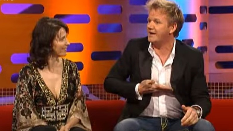 Gordon Ramsay and Juliette Binoche on the couch of the "Graham Norton Show"