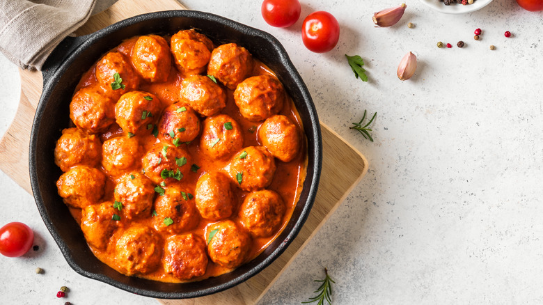 Meatballs in tomato sauce 