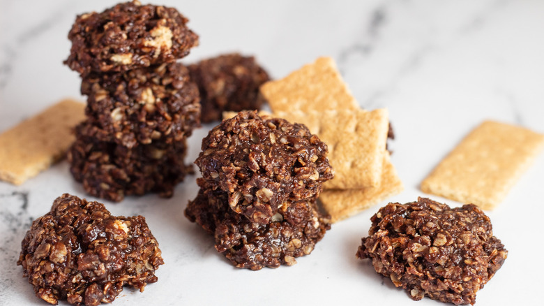 chocolate cookies and graham crackers