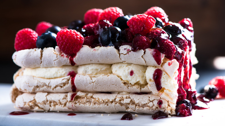 pavlova with berries