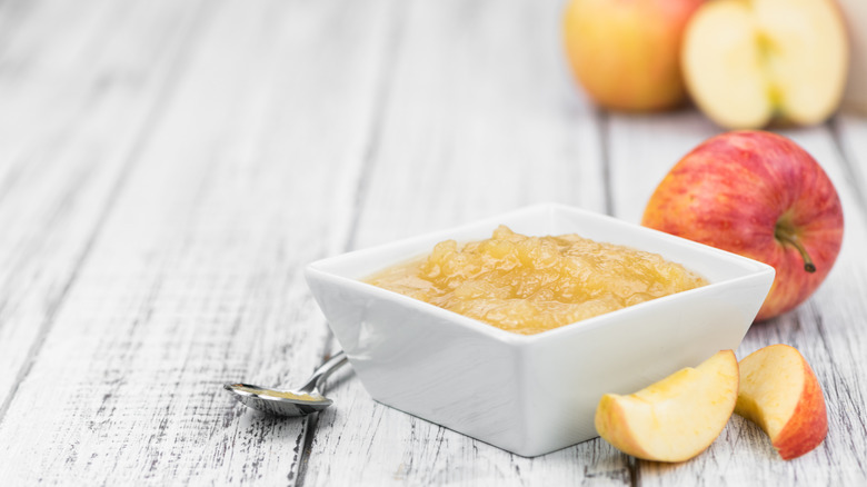 A bowl of apple sauce