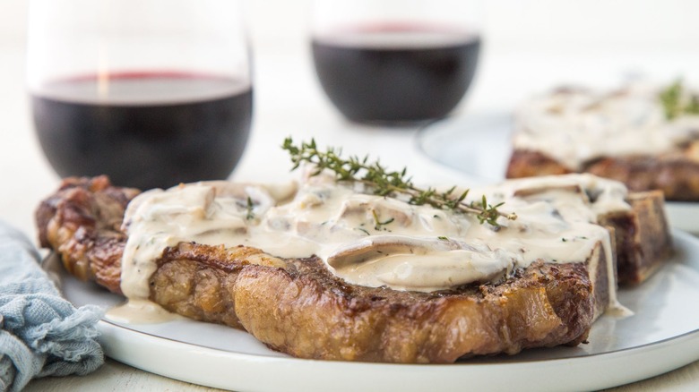 steak with creamy sauce