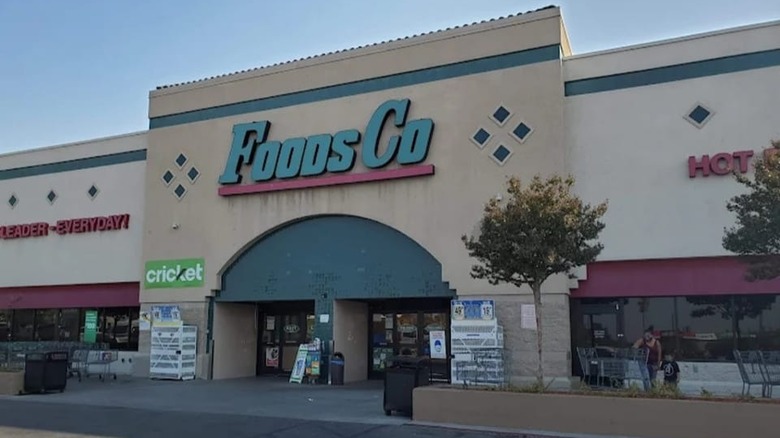 Exterior of a Foods Co supermarket in California