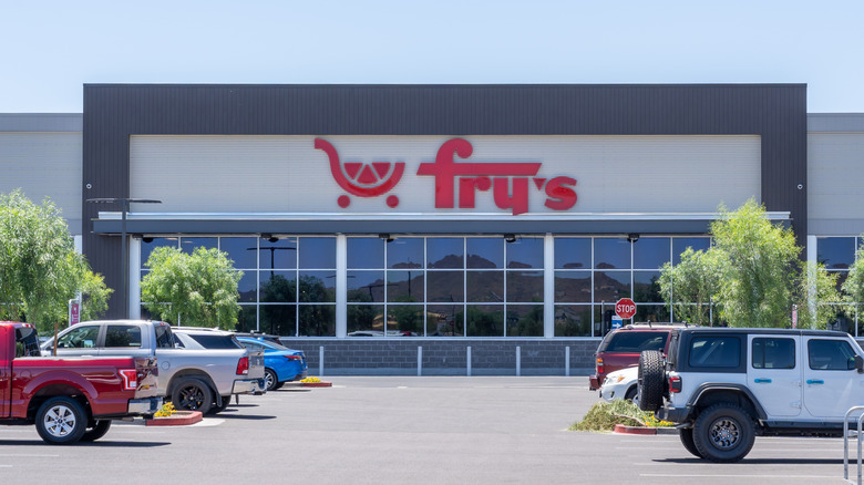 The exterior of a Fry's grocery store in Phoenix, Arizona