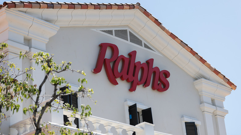 Exterior of a Ralphs grocery store in California