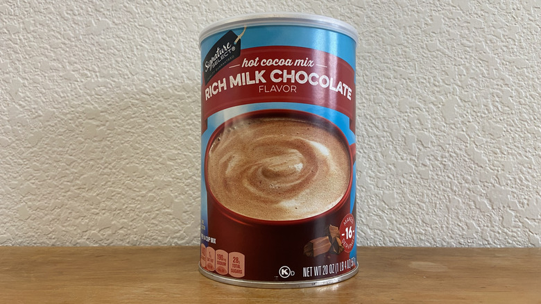 container of Signature Select hot cocoa mix