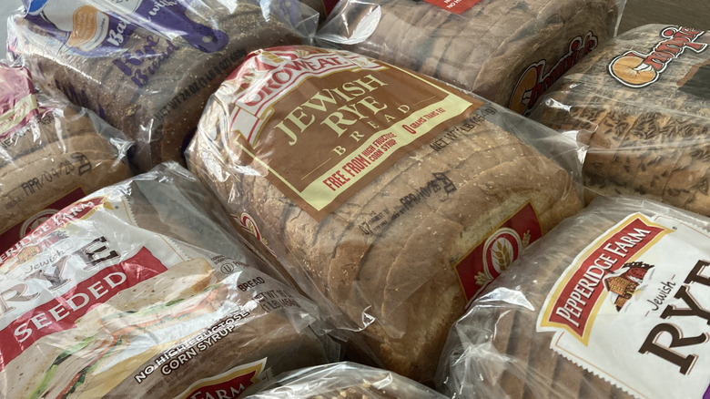 loaves of grocery store rye bread in packaging, including brands like Pepperidge Farm and Oroweat