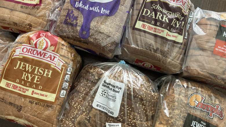 array of grocery store rye bread in packaging, including brands like Oroweat and Chompie's