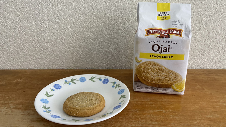 Pepperidge Farm Ojai bag beside single plated cookie