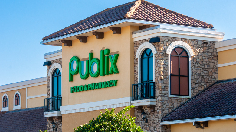 Publix store exterior