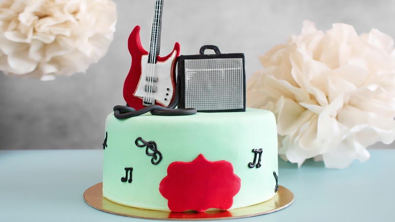 Guitar-themed groom's cake