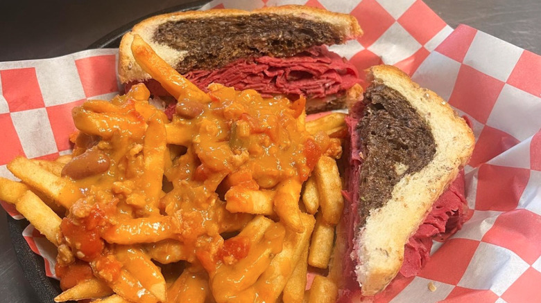 Imitation pastrami made from seitan on marble rye