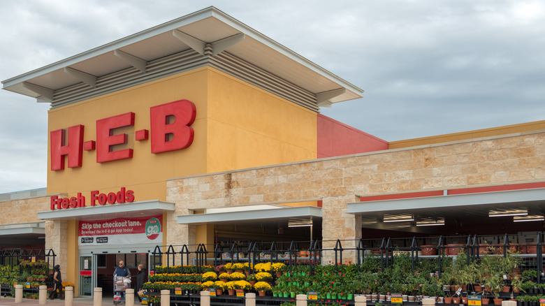 H-E-B storefront