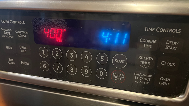 Oven control panel showing the time and 400 F