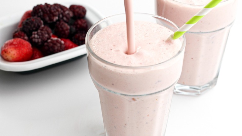 drinkable yogurt with berries