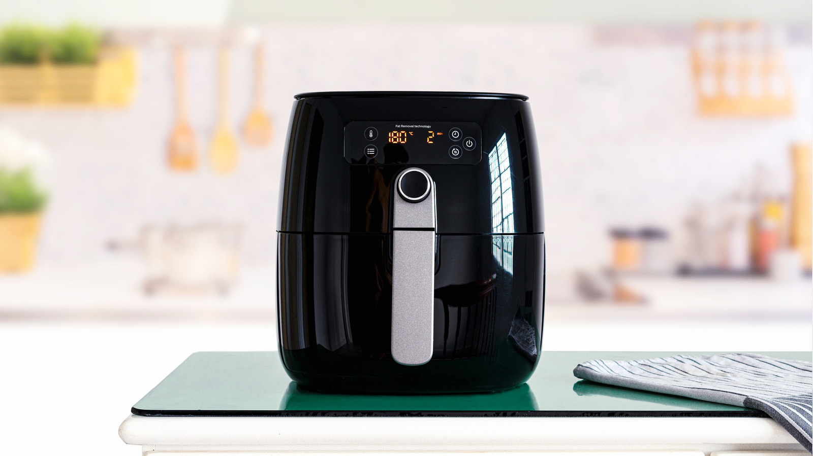 https://www.mashed.com/img/gallery/heres-everything-you-need-to-know-about-your-air-fryer/l-intro-1635372547.jpg