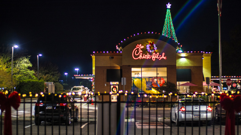 Chick-fil-a restaurant decorated for the holidays