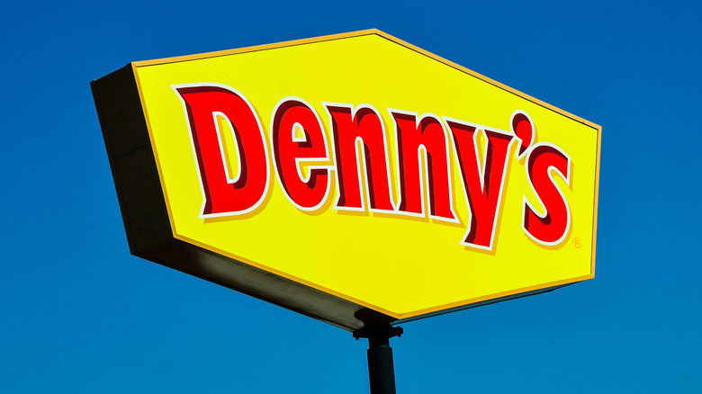 Denny's sign