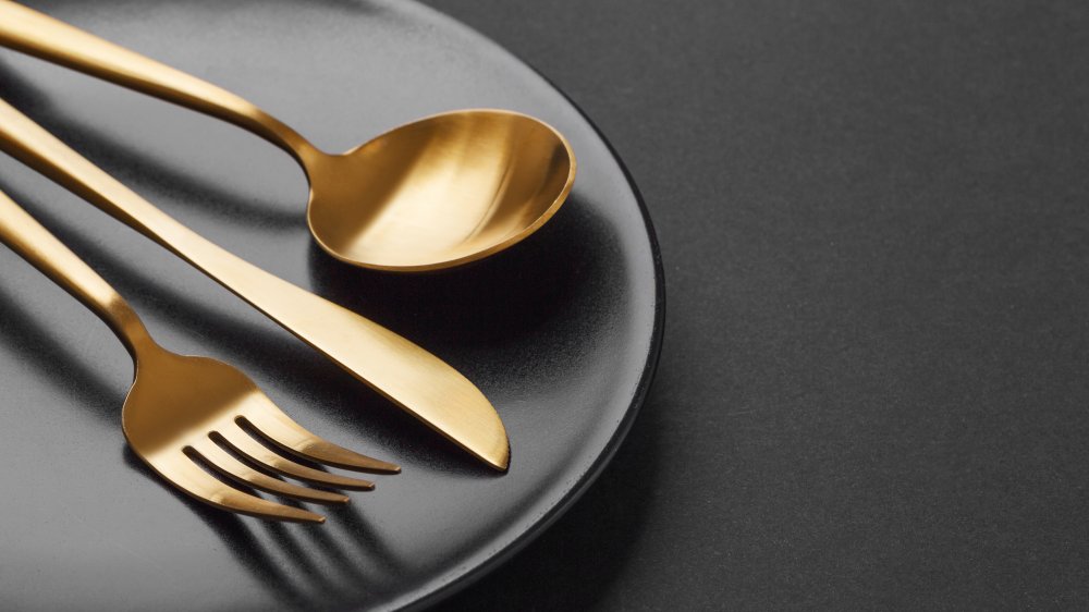 Plate with gold cutlery