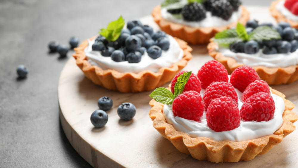 mini berry tarts