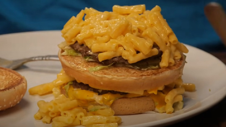 A burger with Mac & Cheese