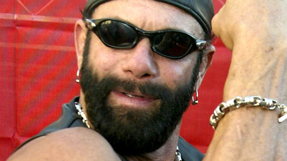 Randy Savage flexing in 2003