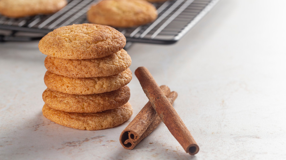 A group of snickerdoodle cookies