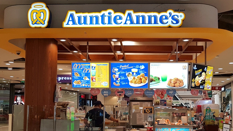 Auntie Anne's location