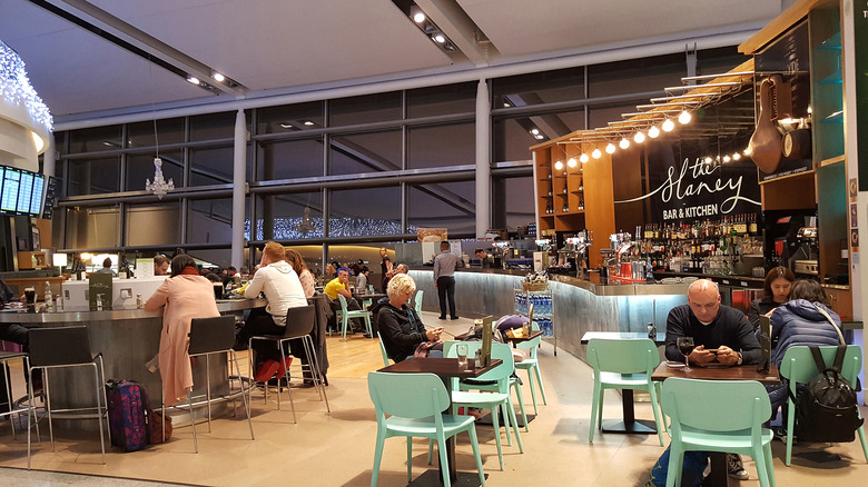 Airport food terminal