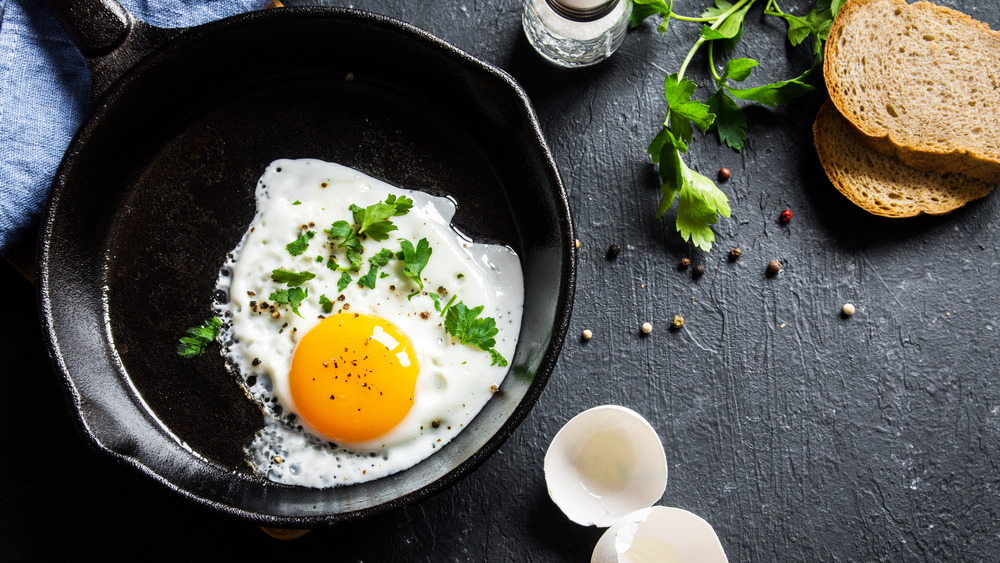 Cast iron skillet fries egg