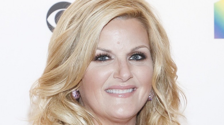 Close up of Trisha Yearwood all glammed up