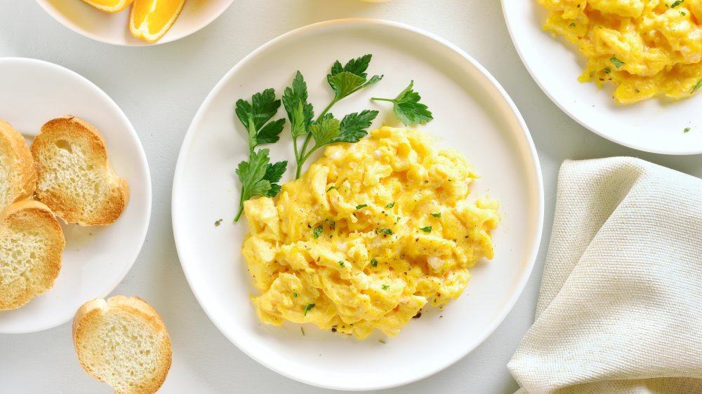 Oven-made scrambled eggs 