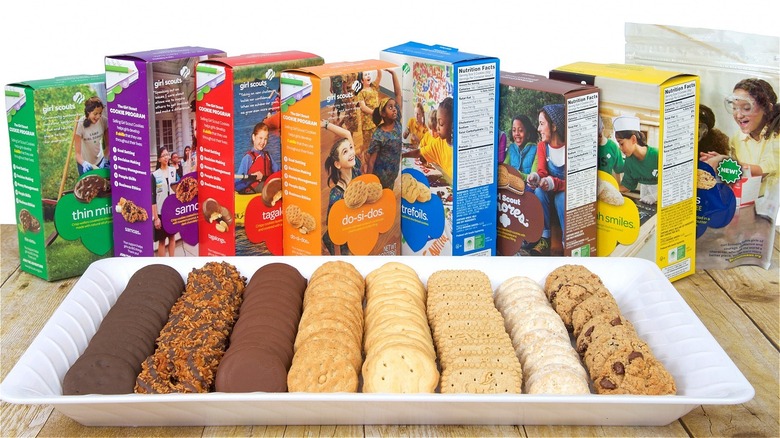 girl scout cookies on tray next to boxes