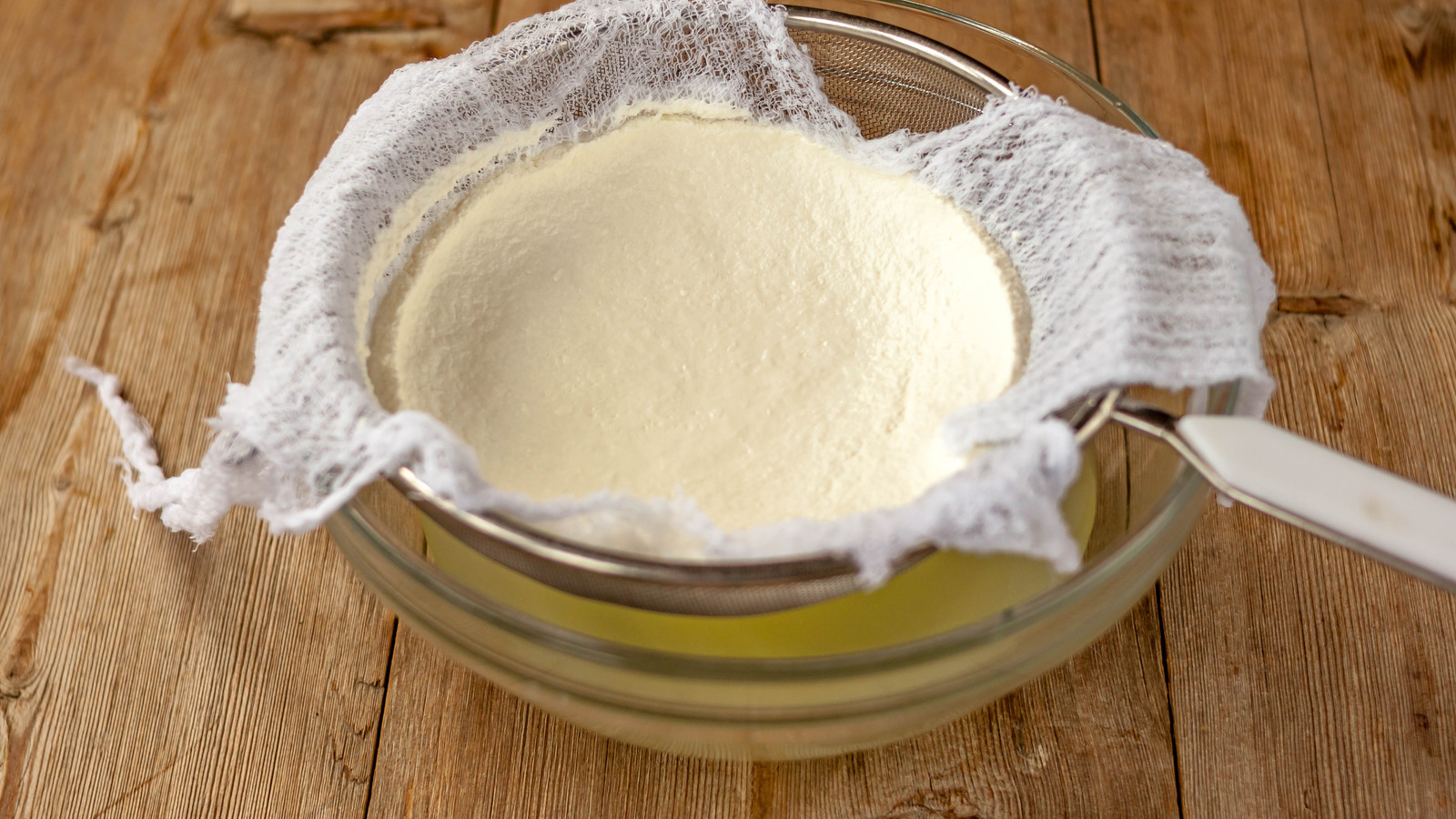 Here's The Difference Between Ricotta Cheese And Cottage Cheese