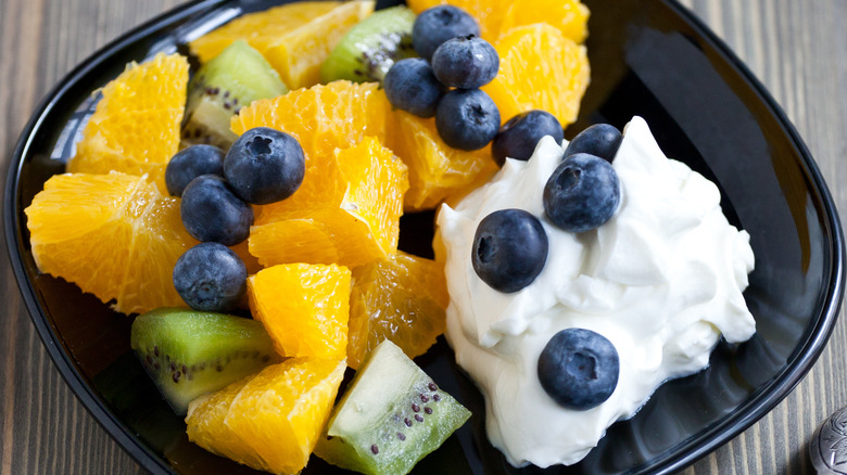 Skyr with blueberries and fruit