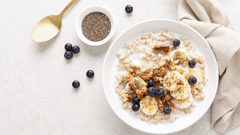 Muesli in bowl with fruit