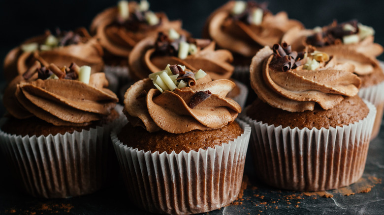 Cupcakes with chocolate frosting