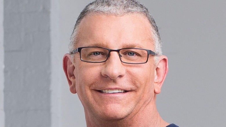 Robert Irvine smiling face