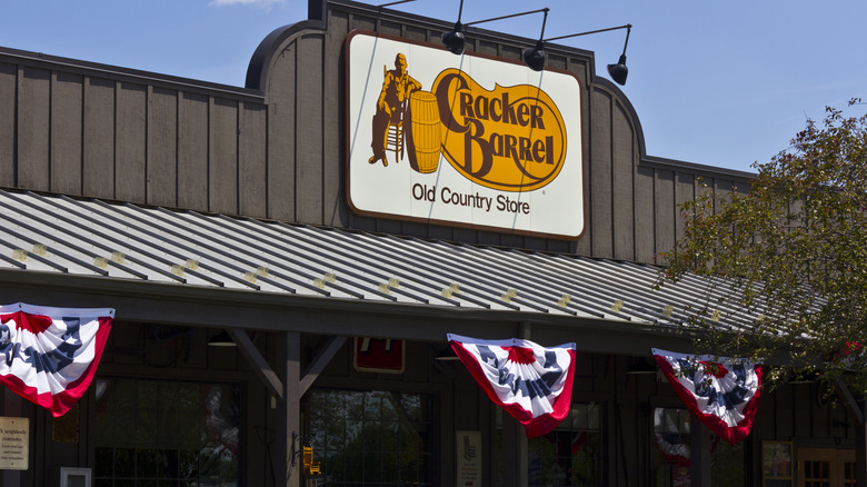 Cracker Barrel Storefront