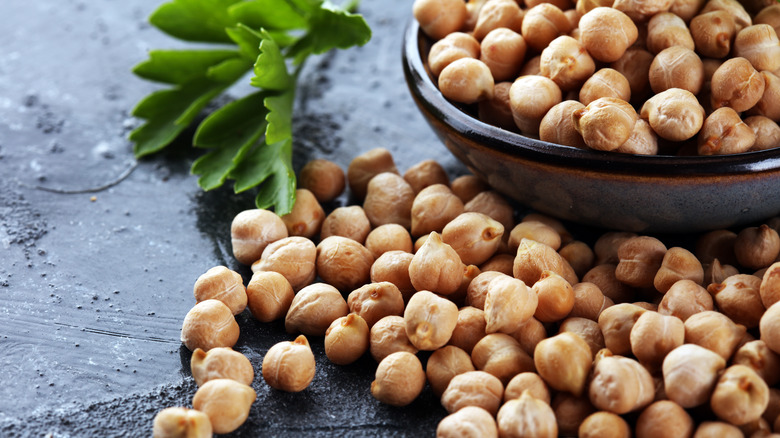 Chickpeas in bowl on table
