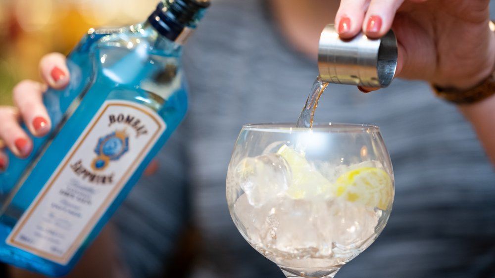 Bombay Sapphire Gin poured into a cocktail