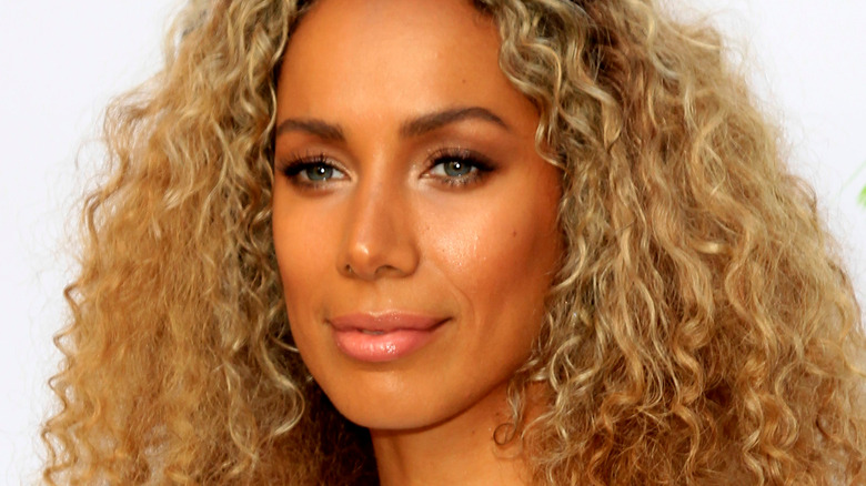 Closeup of Leona Lewis with curly h air