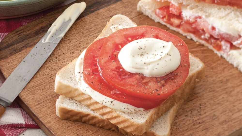 Tomato and mayonnaise sandwich