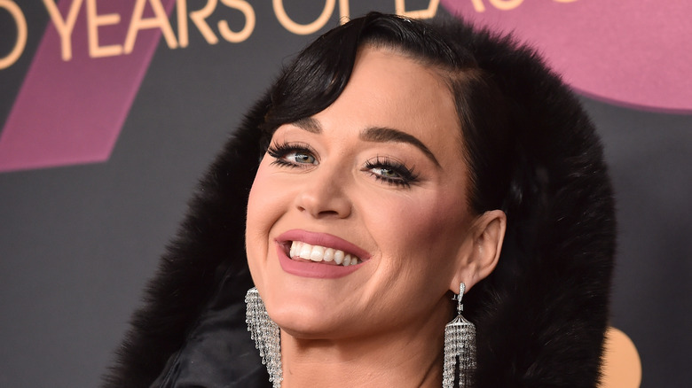 Katy Perry posing at event