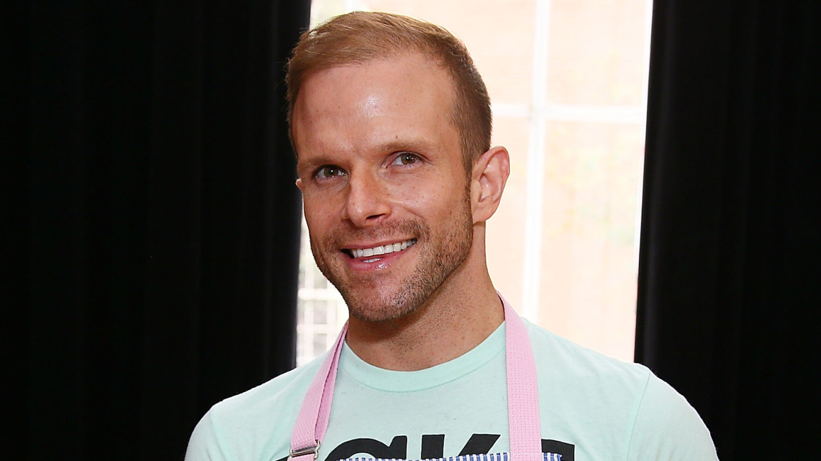 <a href="https://www.mashed.com/1717282/zac-young-fall-cookies-cakes-flavor-tip/" target="_blank">Here’s What TV Pastry Chef Zac Young Says About Flavoring Fall Cookies And Cakes</a>