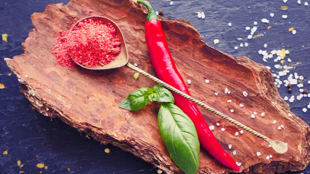 whole-and-powdered-chili