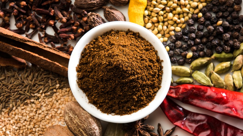 Powdered garam masala with whole spices