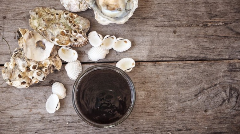 Oyster sauce with shells